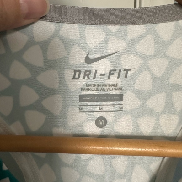 Nike Shirt Womens Medium Dri Fit V Neck Pure Tennis Tank Top Squash Pickleball - Picture 3 of 4